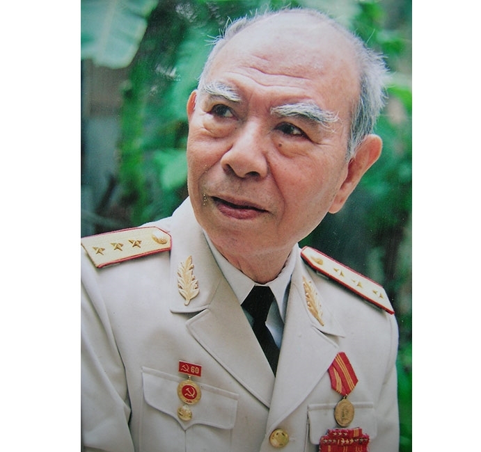 HOÀNG MINH THẢO