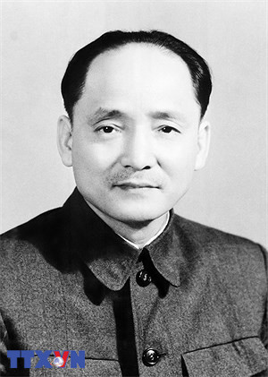 Hoàng Quốc Việt  (Tên thật là: Hạ Bá Cang)